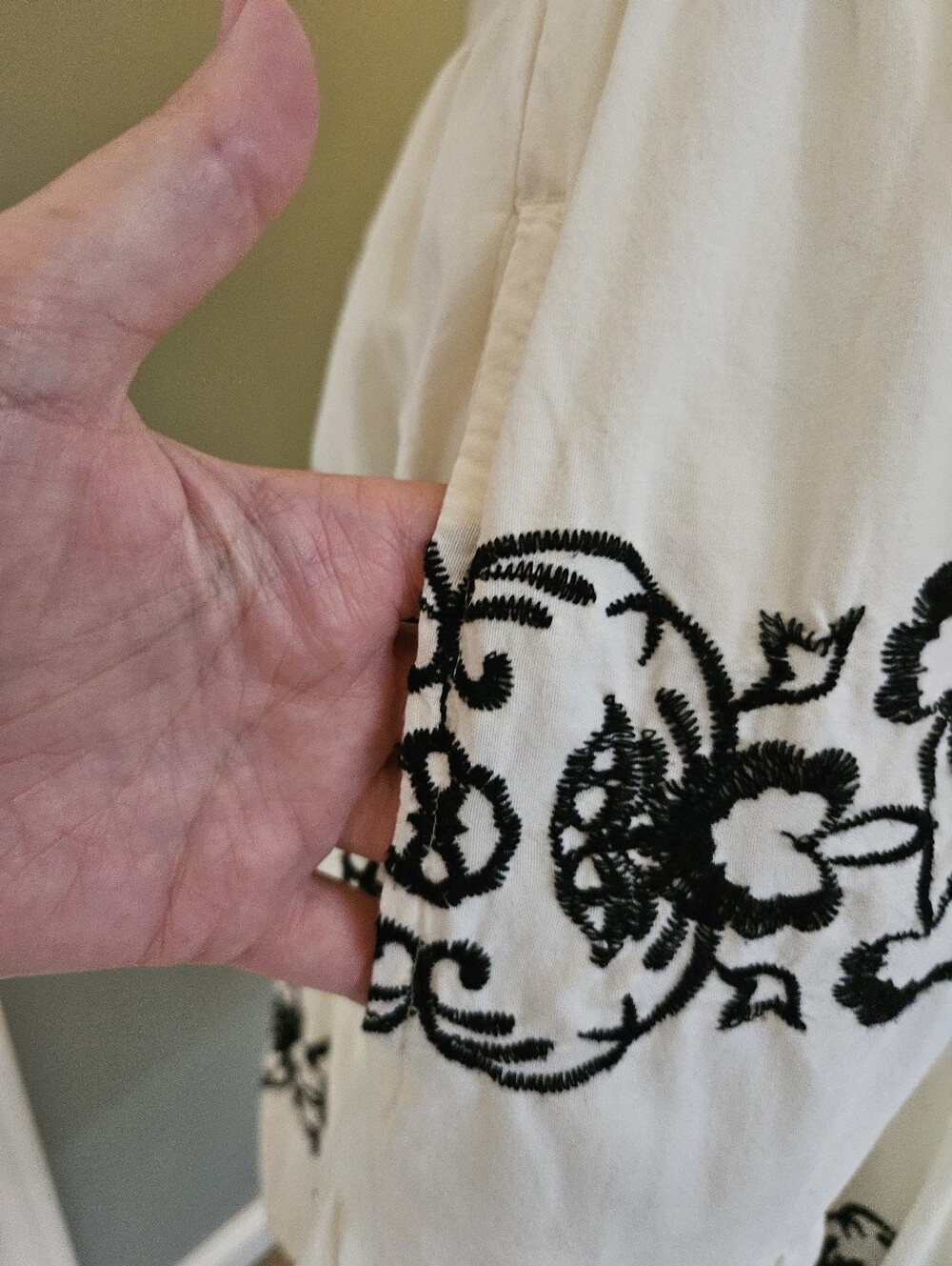 Old Navy Cream Midi Dress with Black Embroidered Floral Design Size XL Pockets - Picture 8 of 13
